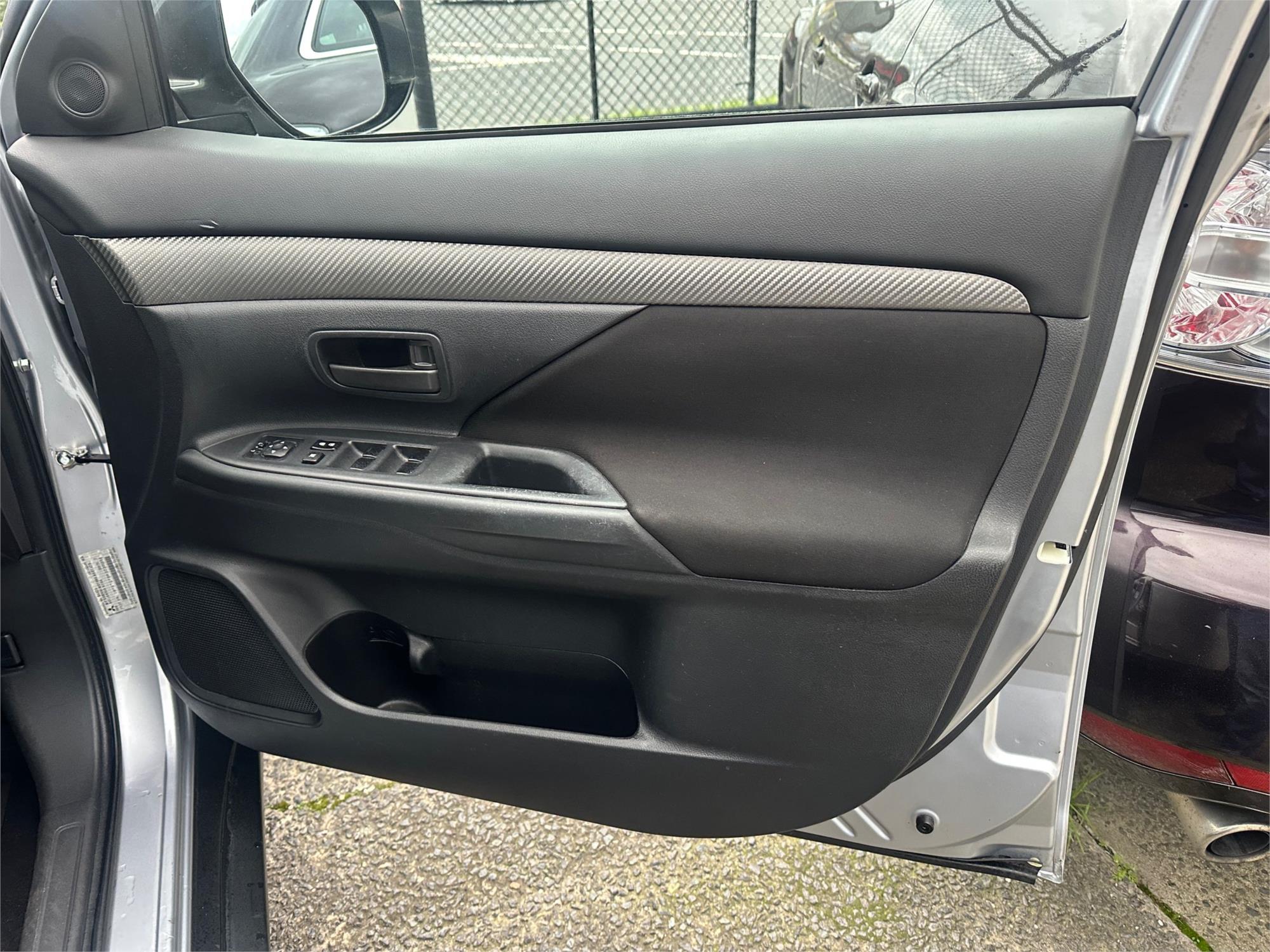 
								2012 Mitsubishi Outlander LS Wagon 7st 5dr CVT 6sp, 4WD 2.4 – Finance $62PW full									