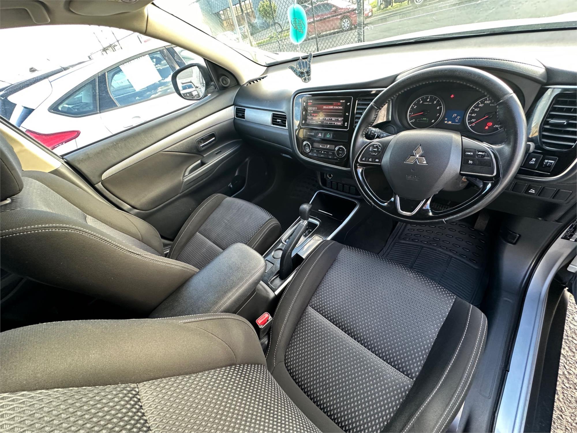 
								2017 Mitsubishi Outlander LS Wagon 7st 5dr CVT 6sp, 2WD 2.0i – Finance $72PW full									