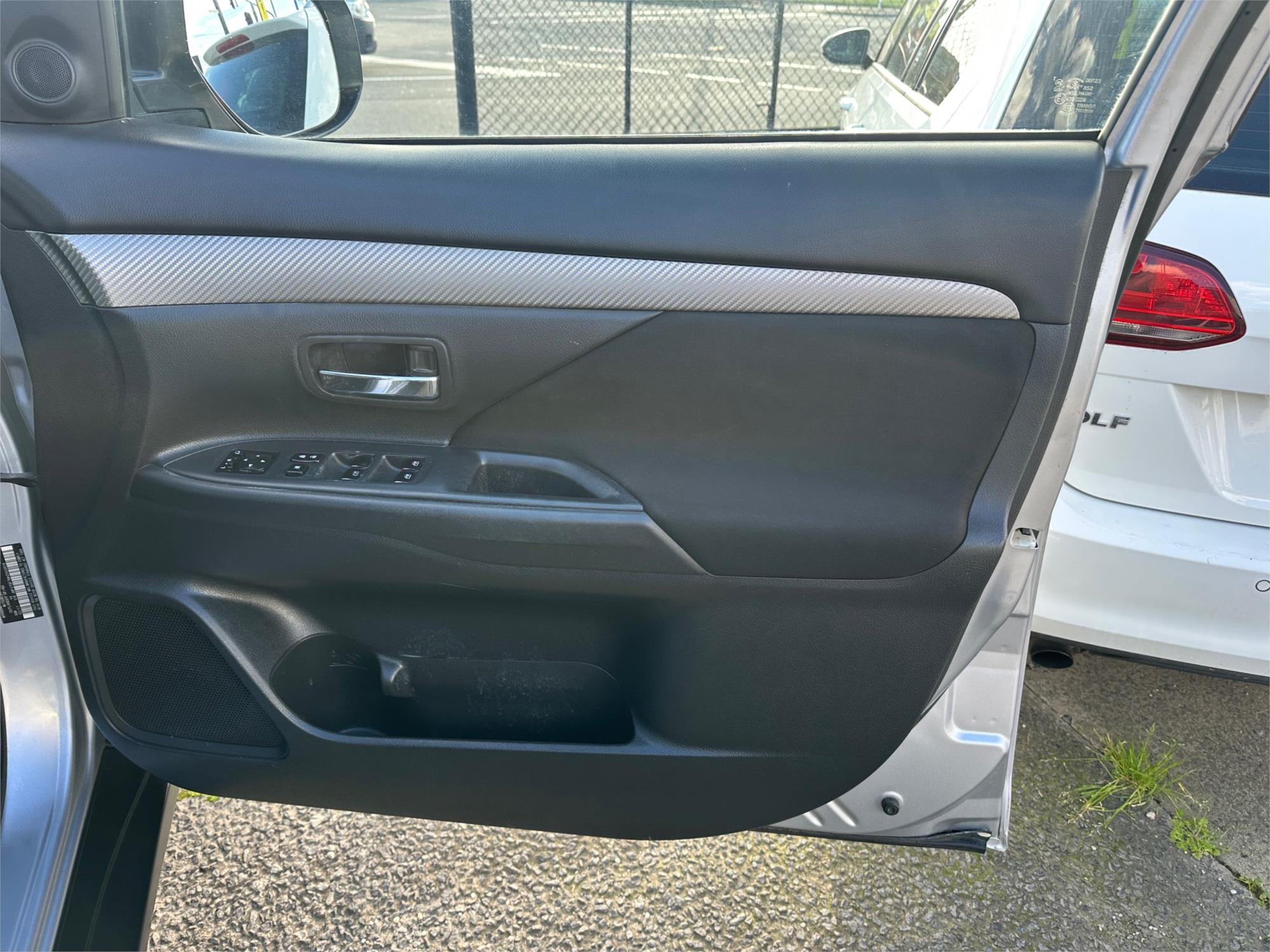 
								2017 Mitsubishi Outlander LS Wagon 7st 5dr CVT 6sp, 2WD 2.0i – Finance $72PW full									