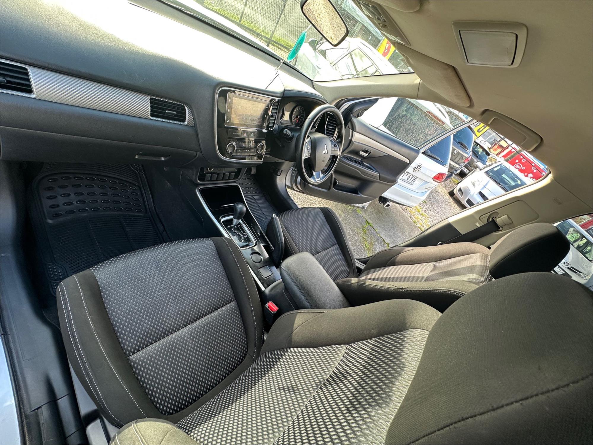 
								2017 Mitsubishi Outlander LS Wagon 7st 5dr CVT 6sp, 2WD 2.0i – Finance $72PW full									